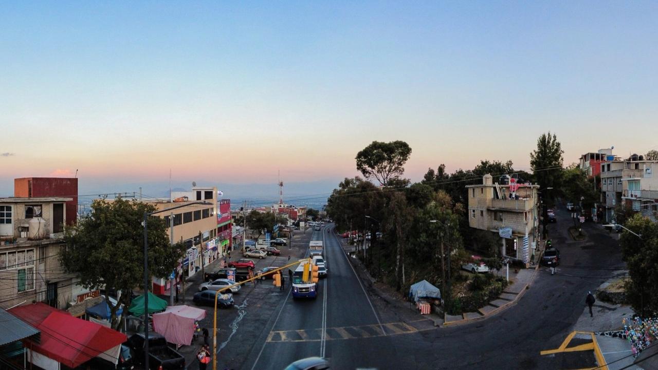 Vista al atardecer de la carretera Picacho-Ajusco, en la alcaldía Tlalpan, Ciudad de México (imagen de archivo).
