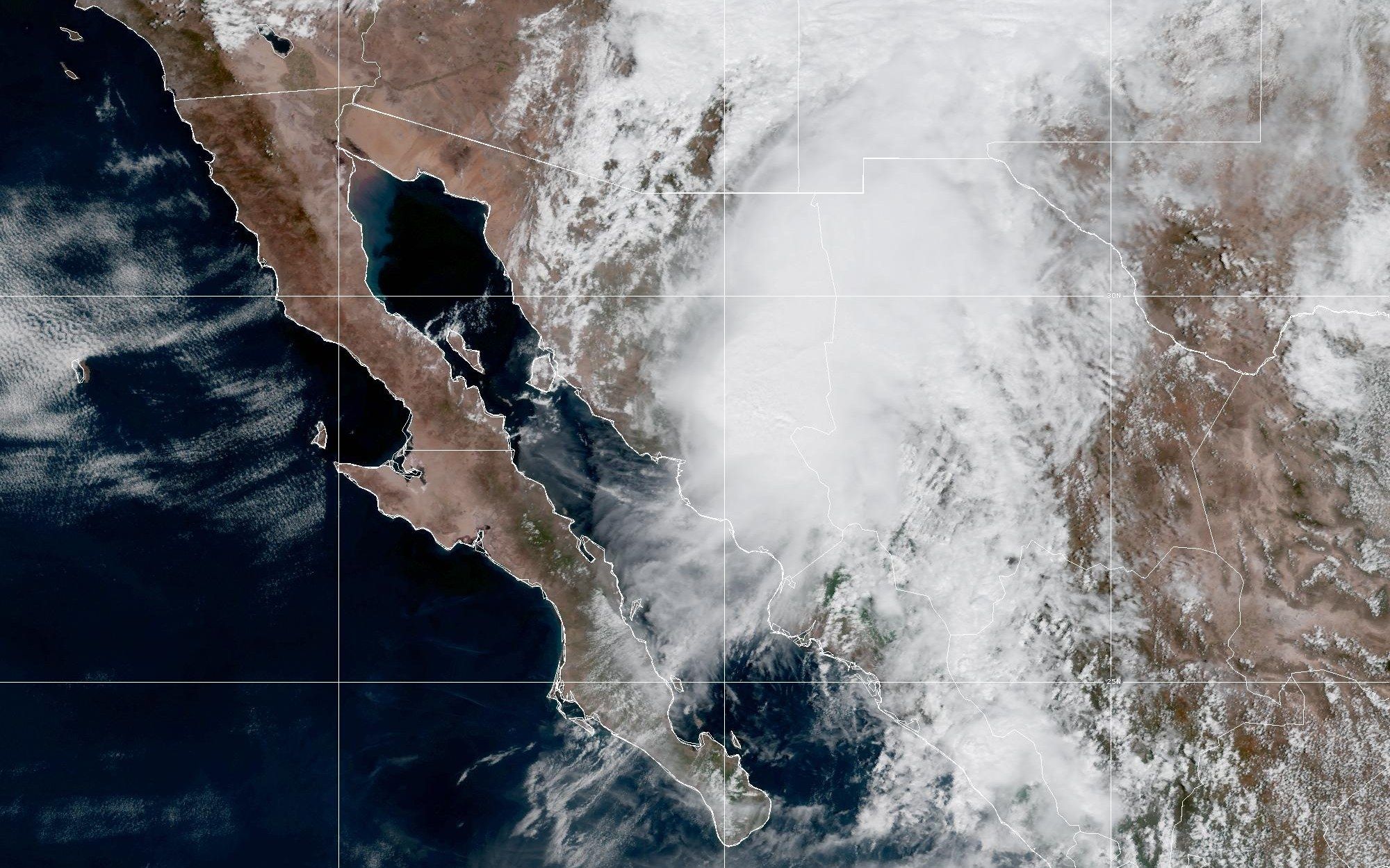 Imagen satelital GeoColor del huracán Polo sobre el Pacífico frente a México (NOAA GOES-18, 29 de septiembre de 2026).
