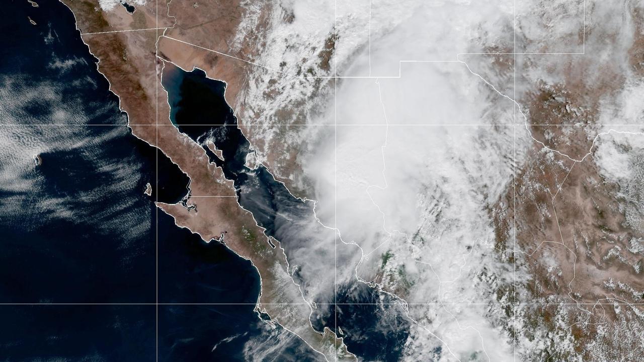 Imagen satelital GeoColor del huracán Polo sobre el Pacífico frente a México (NOAA GOES-18, 29 de septiembre de 2026).