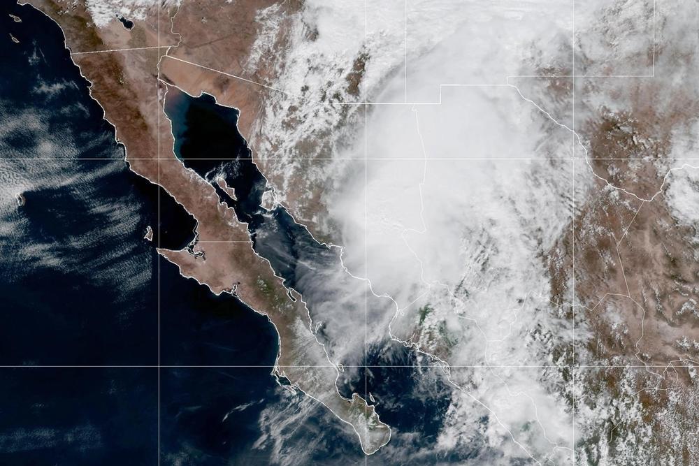Imagen satelital GeoColor del huracán Polo sobre el Pacífico frente a México (NOAA GOES-18, 29 de septiembre de 2026).