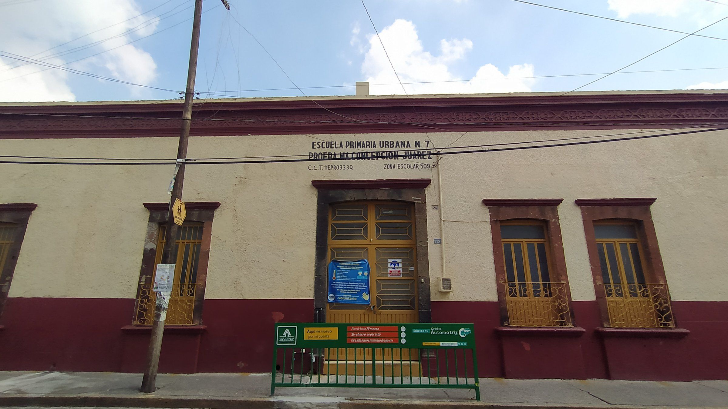 Fachada de la Escuela Primaria Urbana número 7 Profesora Ma. Concepción Juárez, en Valle de Santiago, Guanajuato (imagen de archivo).