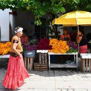 Floristas en el mercado de Juchitán de Zaragoza, Oaxaca.