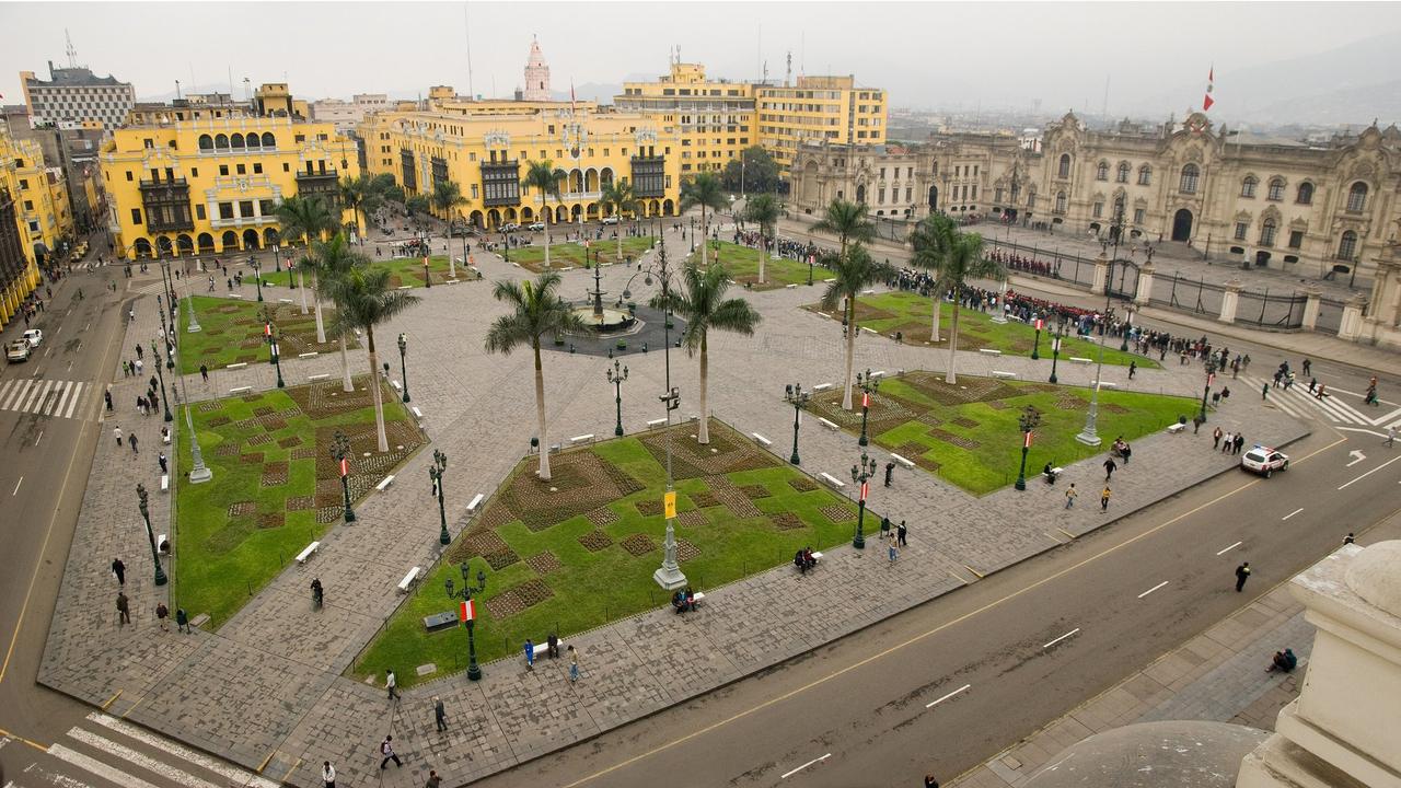 Vista elevada de la Plaza Mayor de Lima, con el Palacio de Gobierno del Perú a la derecha (imagen de archivo).