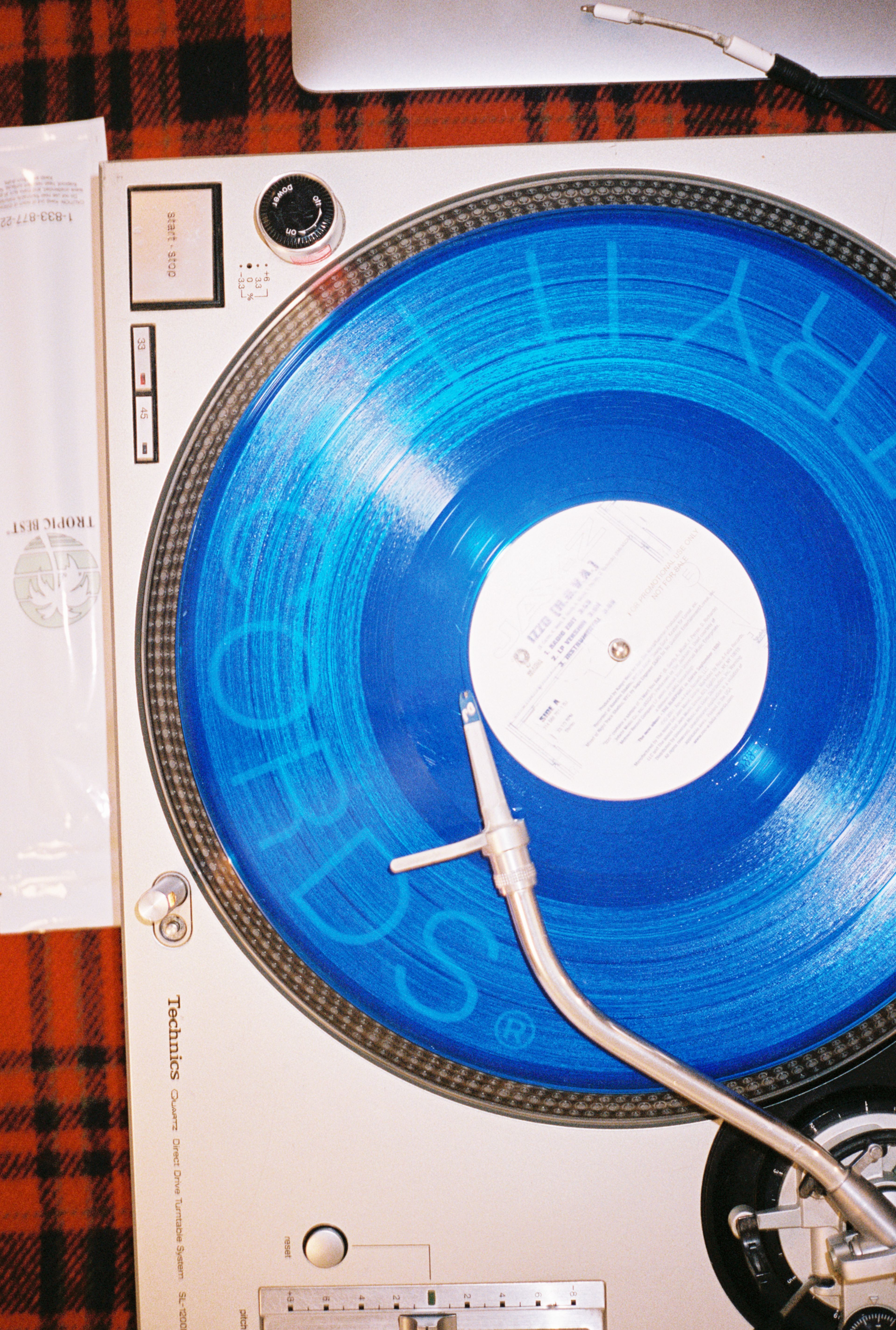 JAY- Z IZZO [H.O.V.A.] RECORD AT SILVERLAKE MARKET, 2023.