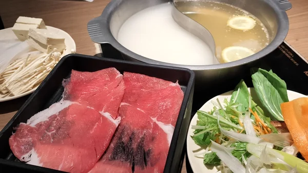 しゃぶ葉 上野店 上野でしゃぶ葉ランチ!2色だしで楽しむしゃぶしゃぶ体験