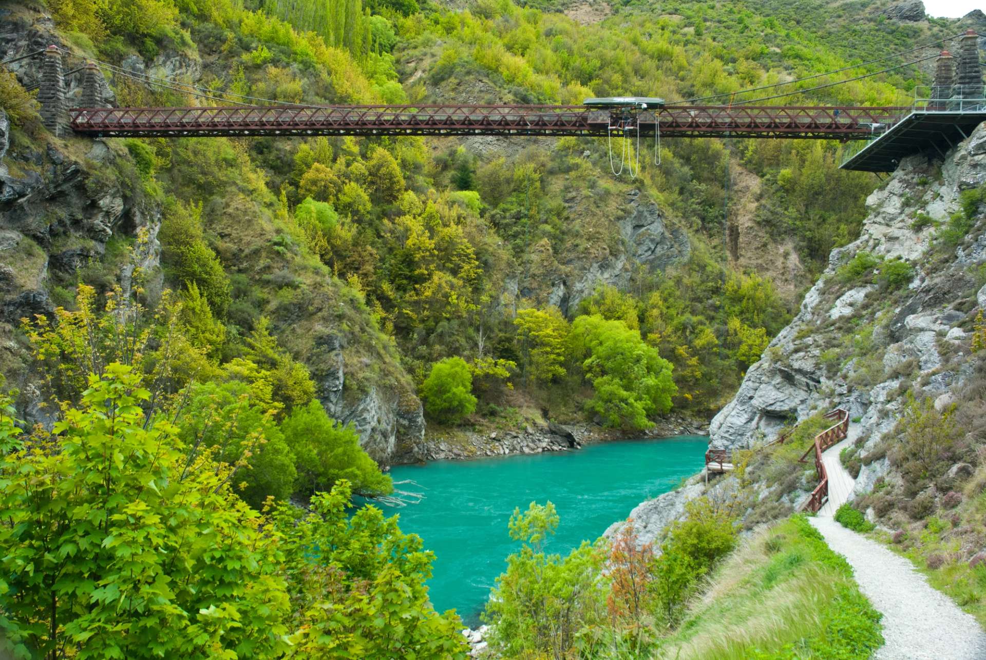 Scenic view of the turquoise Kawarau River and historic AJ Hackett Bungy bridge near Queenstown