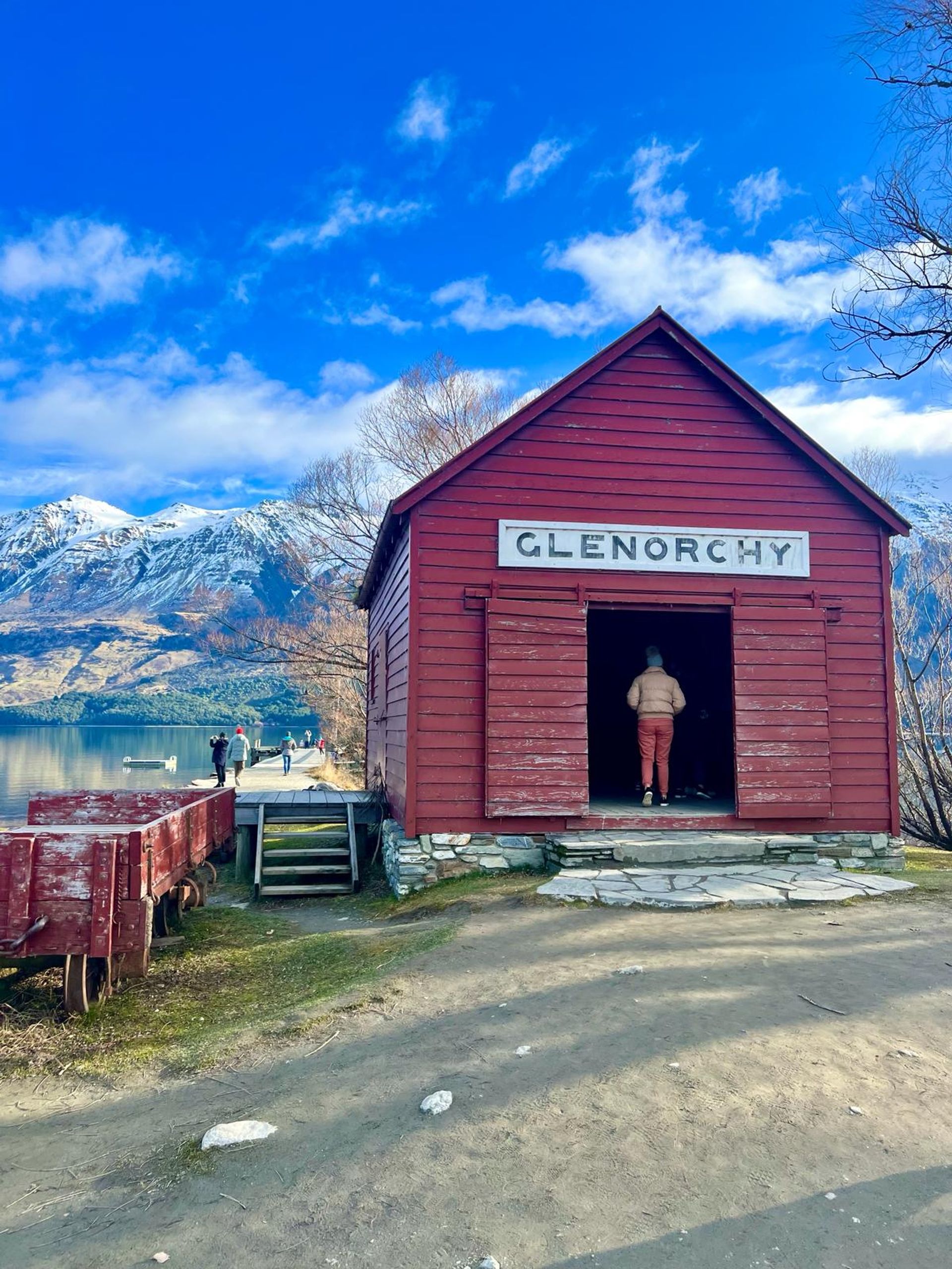 Guests on a private tour exploring Otago with mountain views and autumn colours