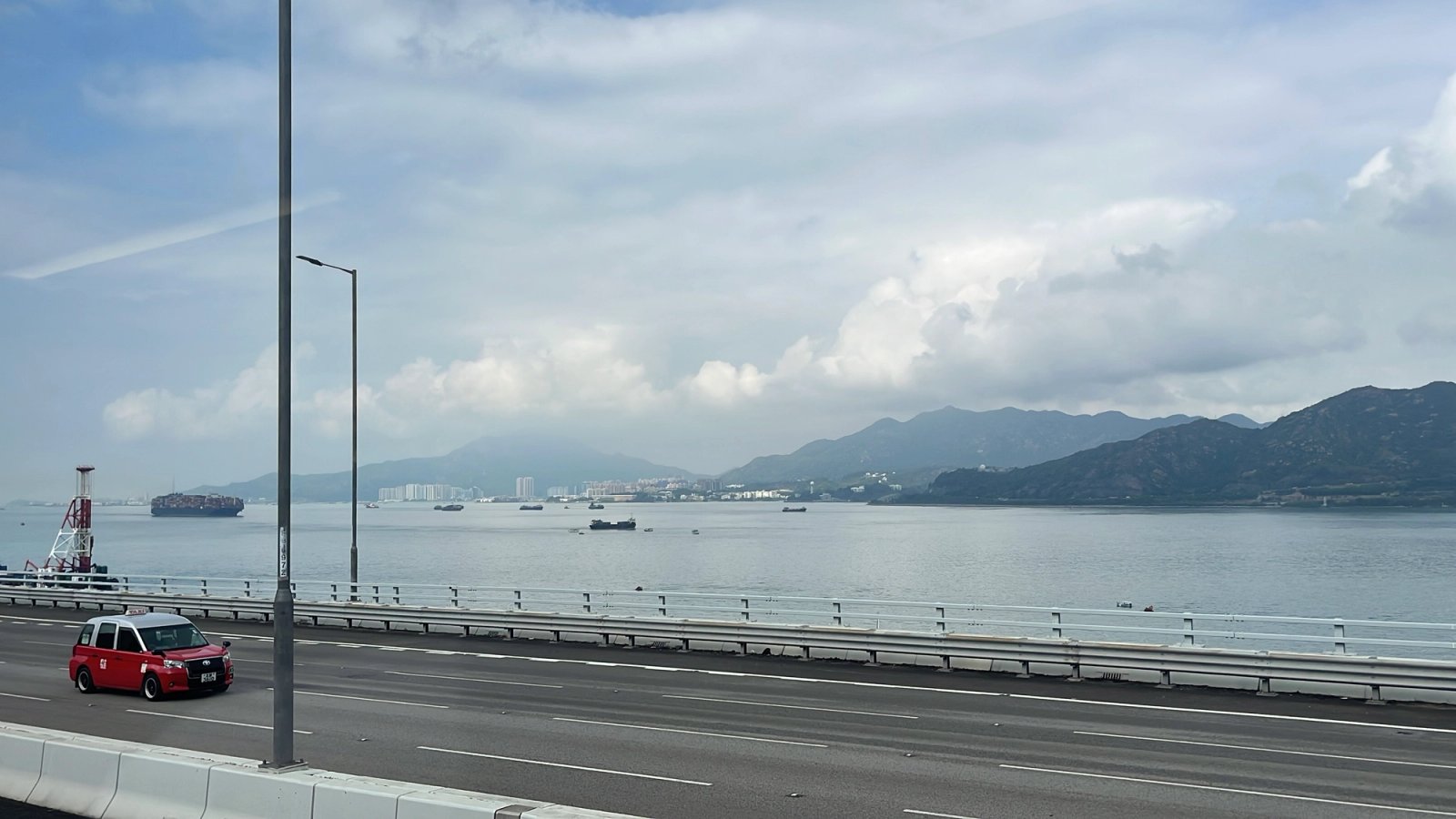 青马大桥附近