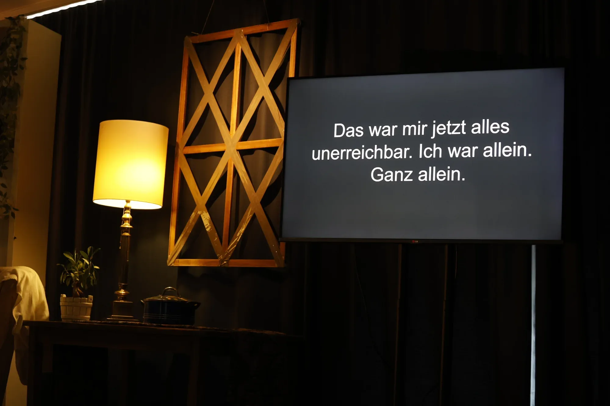Subtitles: “Das war mir jetzt alles unerreichbar. Ich war allein. Ganz allein.”