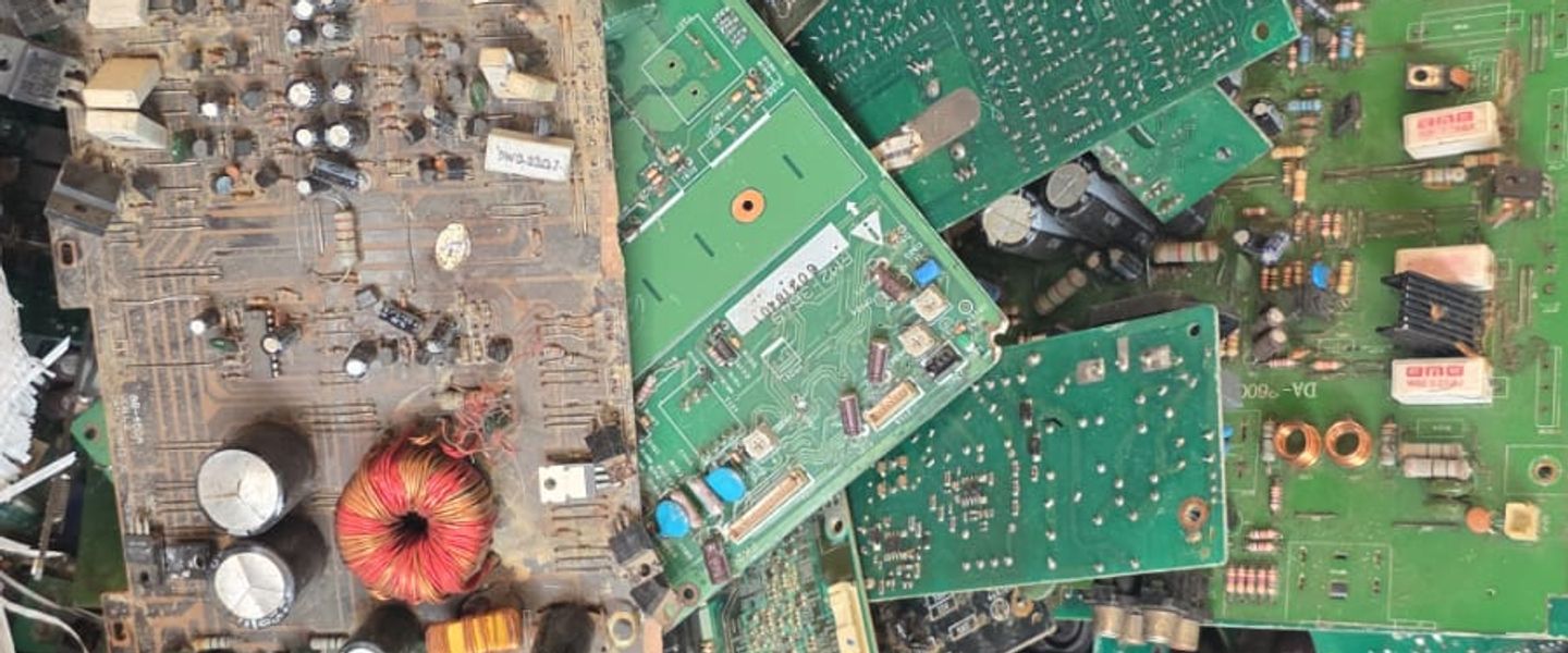 The Secret to Making Profits from the Used PCB Business: A Beginner's Guide to Sorting Mobile Phone PCBs Easily