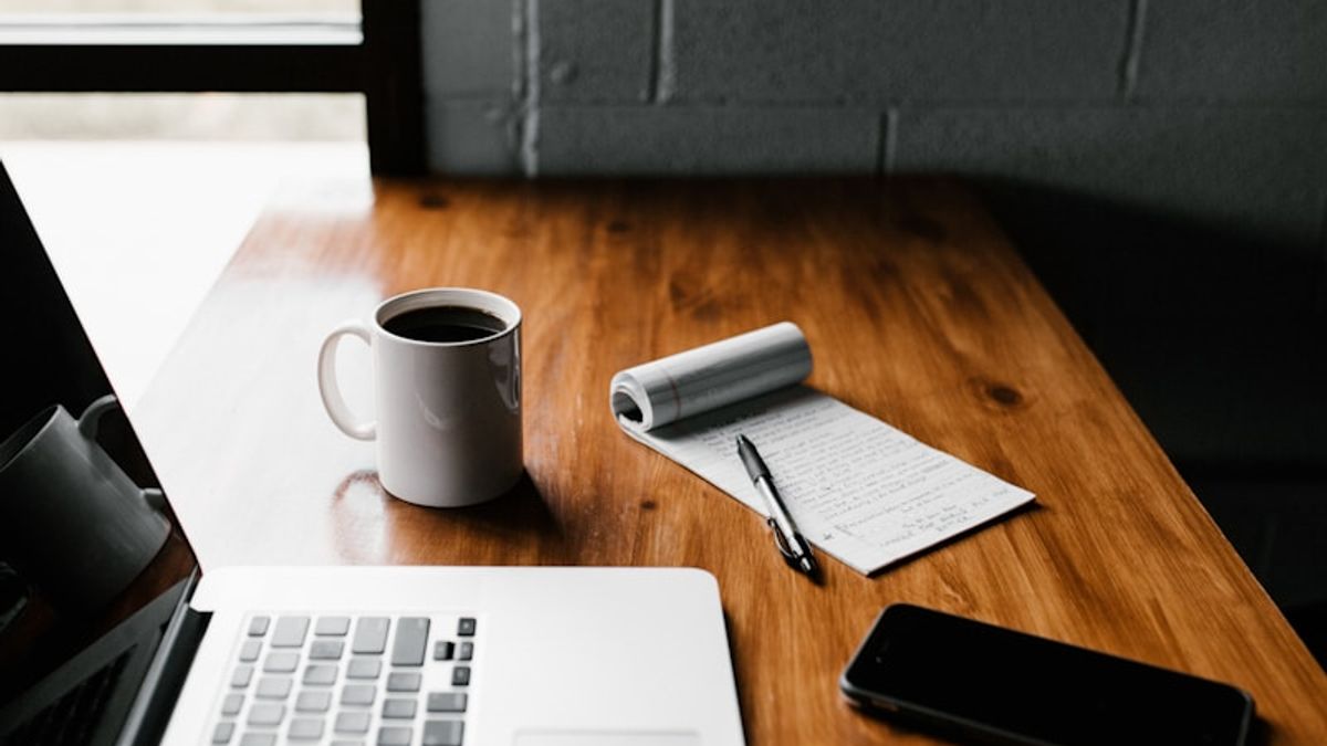 Why Your AI Content Sounds Wrong (And What Knowledge Graphs Fix)