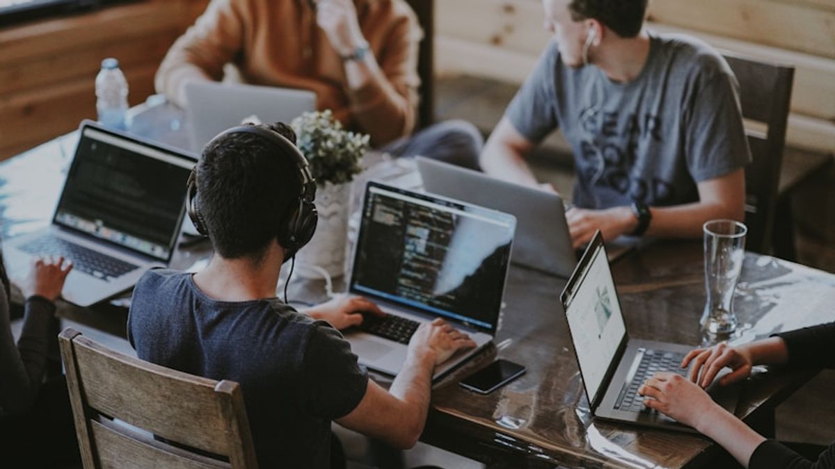 In-House AI Team vs AI Consulting: A Decision Framework