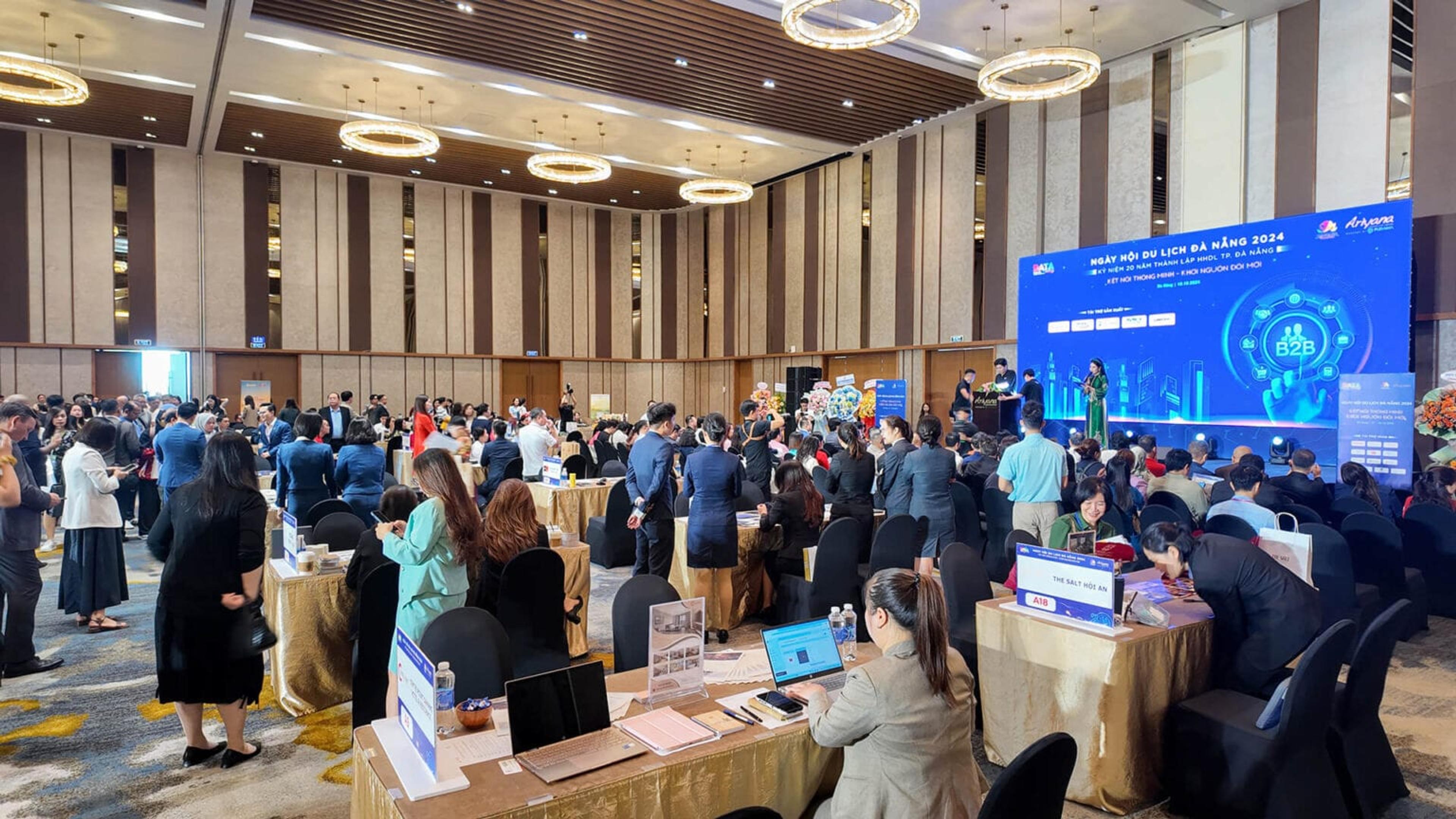 The trading floor at the Da Nang Tourism Festival 2024, marking the association's 20th anniversary — an annual programme the merged body now runs.