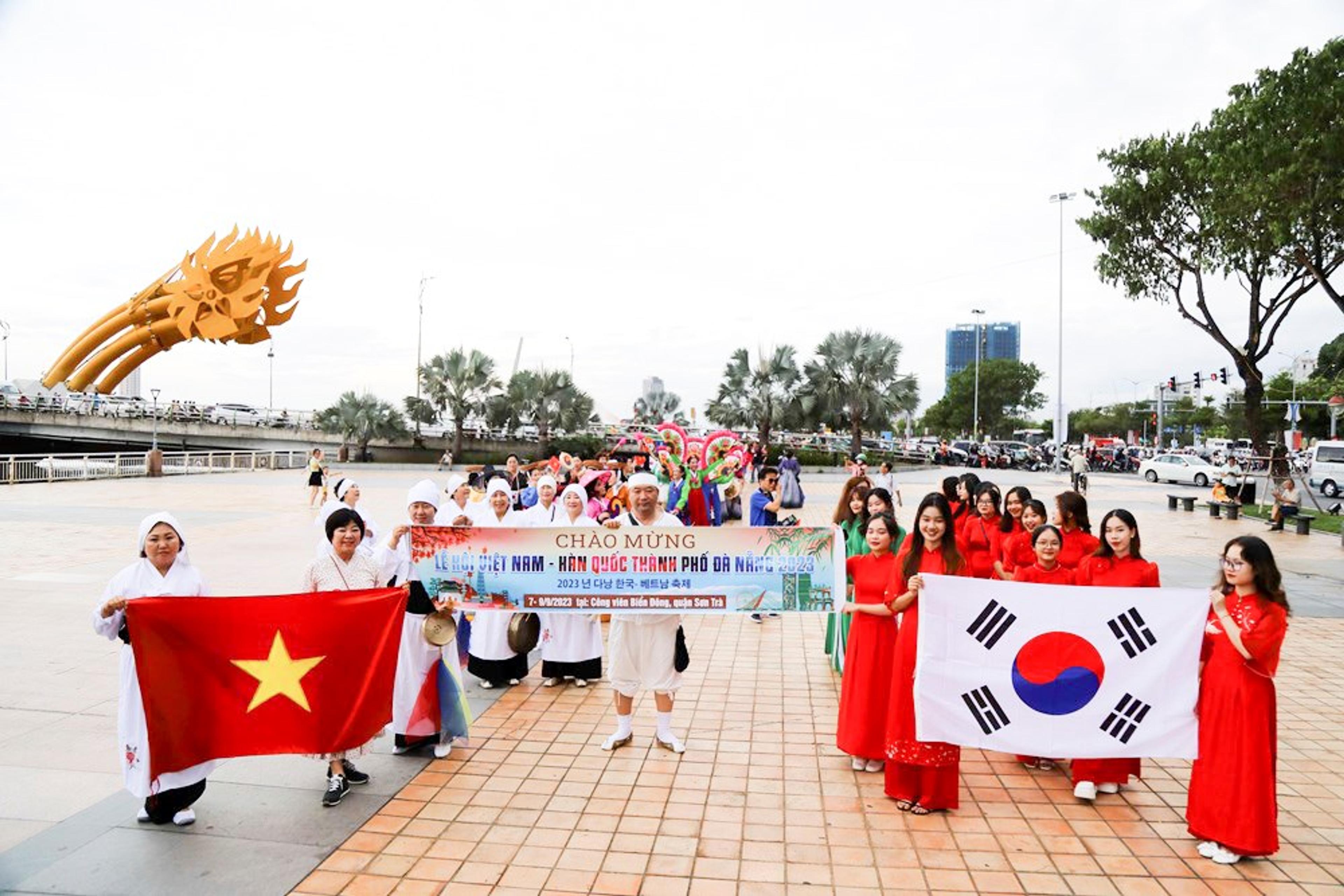 다낭 베트남-한국 축제, 5년째 개최…90여 개 부스로 문화교류