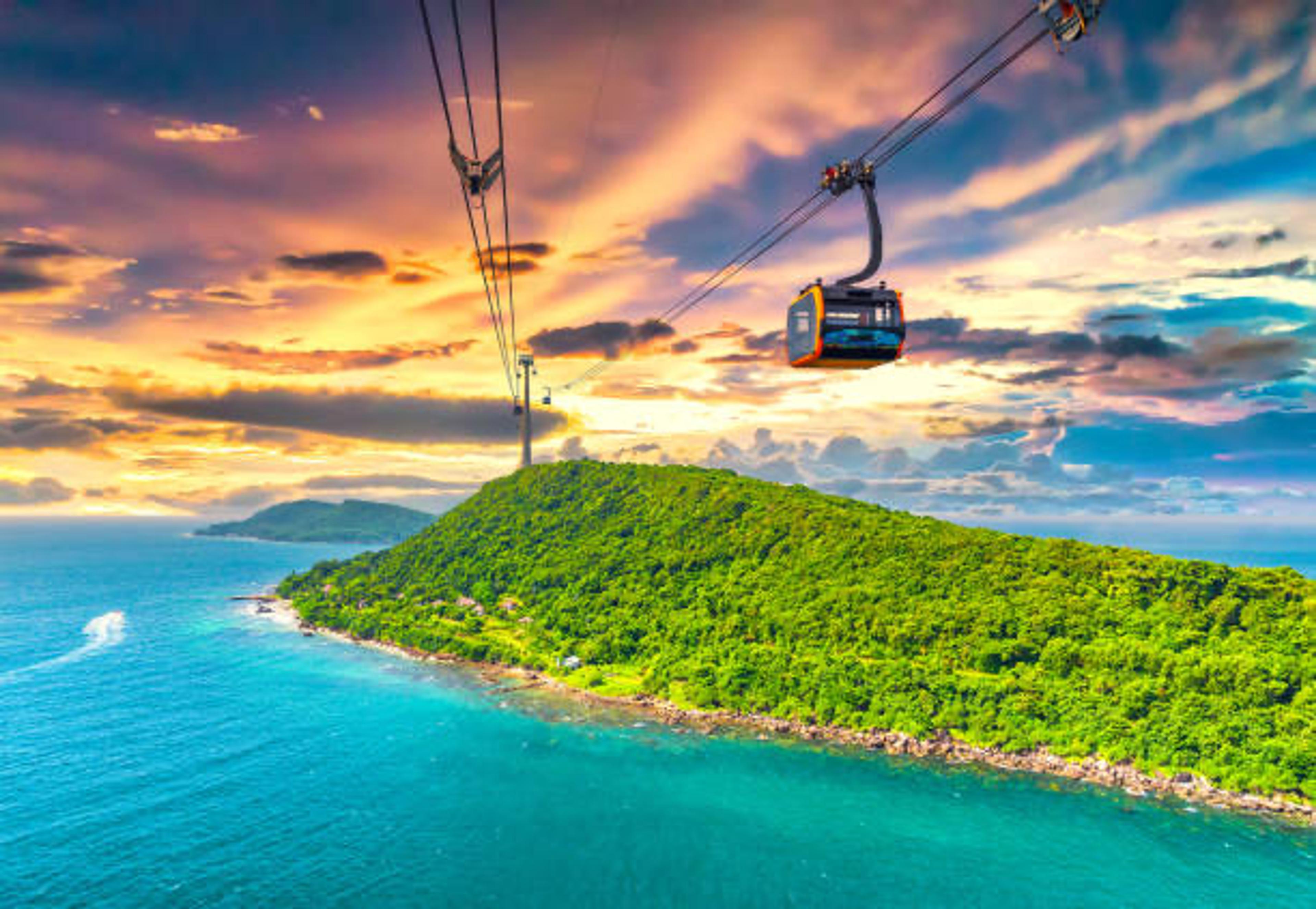 The Hon Thom cable car & the pearl island