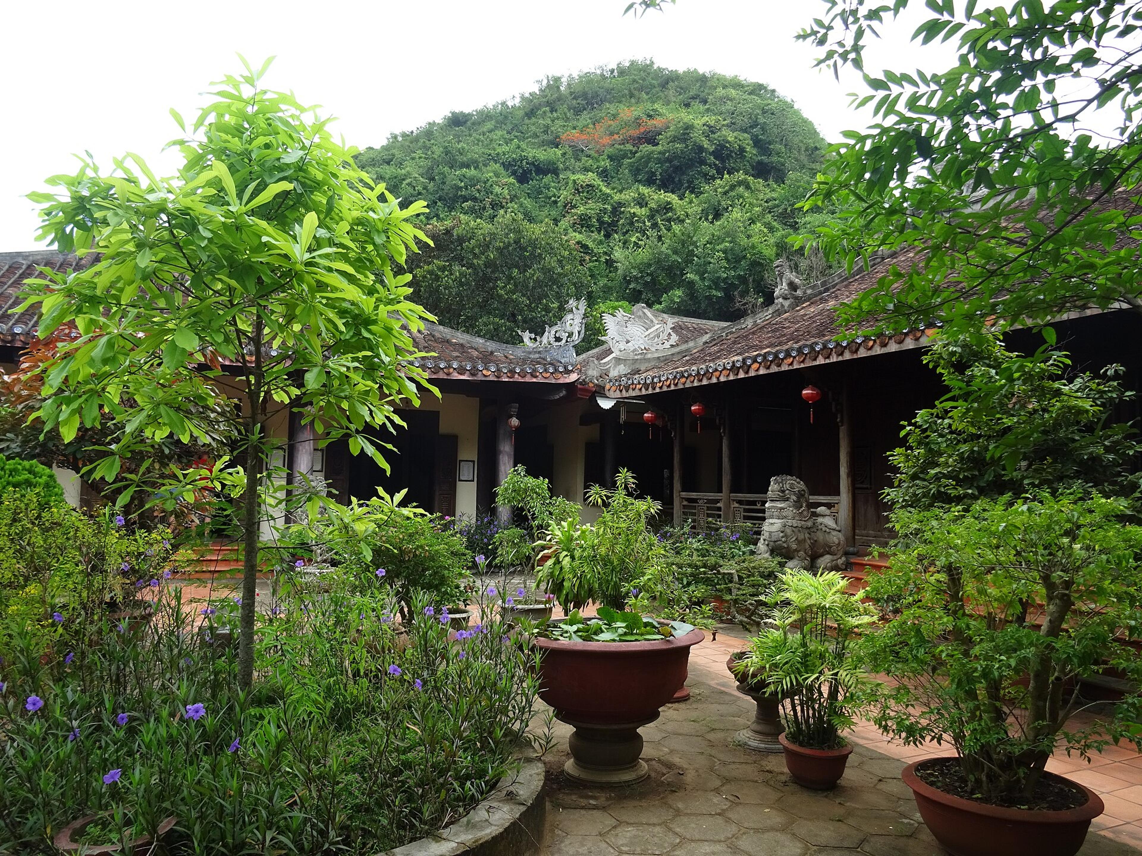 Limestone peaks & the stone carving village