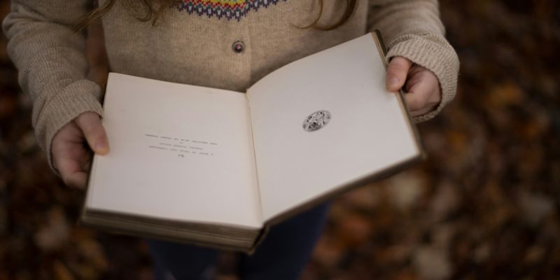 How can life story work help a child make sense of their experiences?