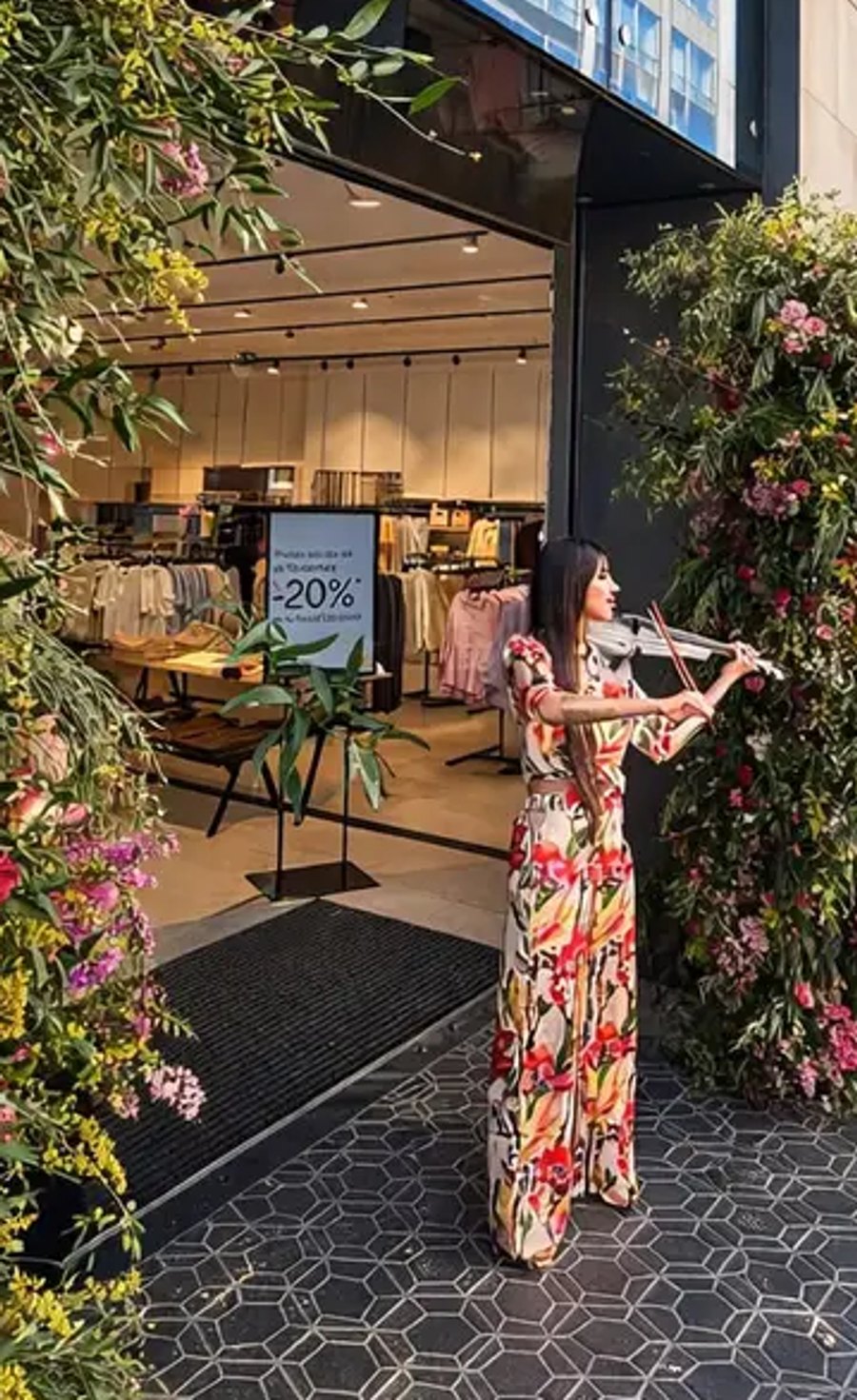 Astrid Torrente playing the violin at a street brand activation