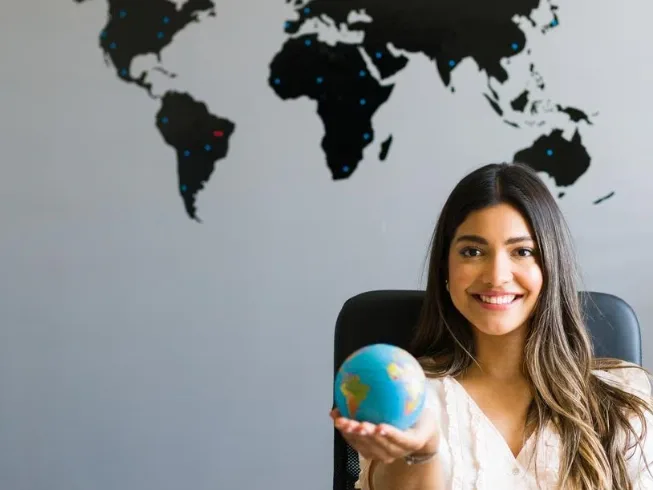 Travel agents selecting the best destination management company in Dubai