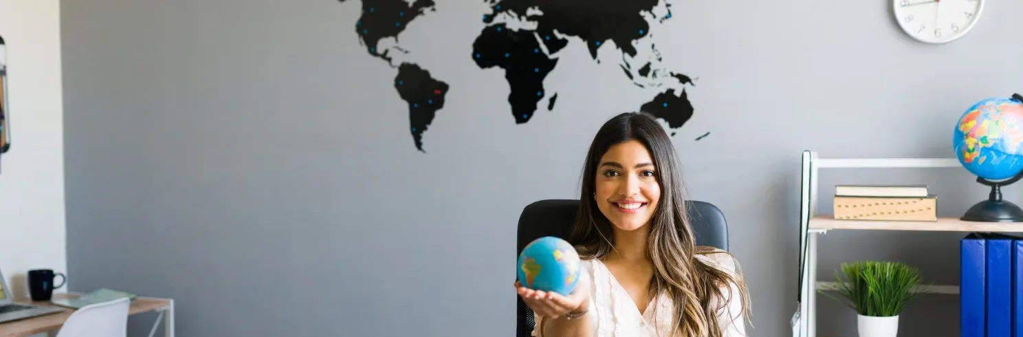 Travel agents selecting the best destination management company in Dubai