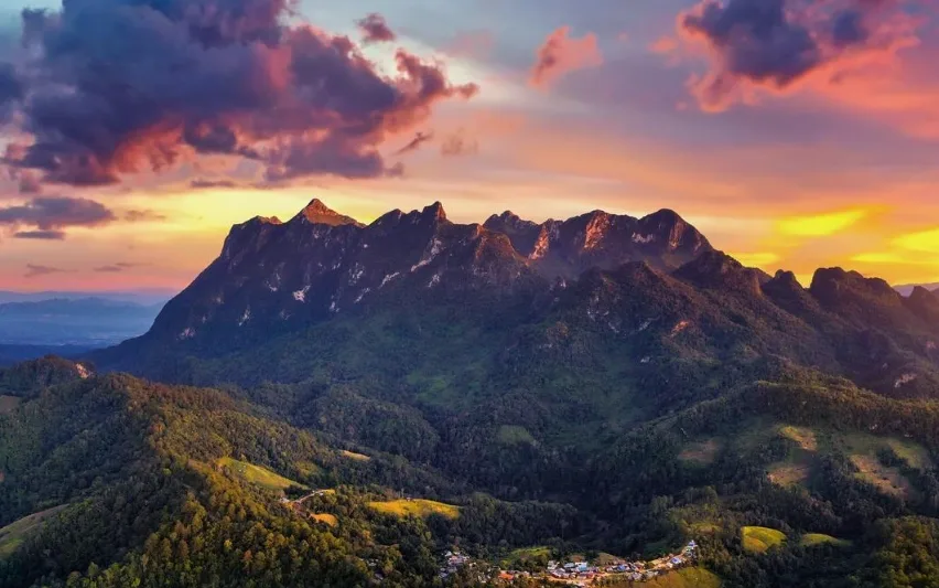 Thailand travel destinations featuring Bangkok, Phuket, Krabi, Koh Samui, and Chiang Mai