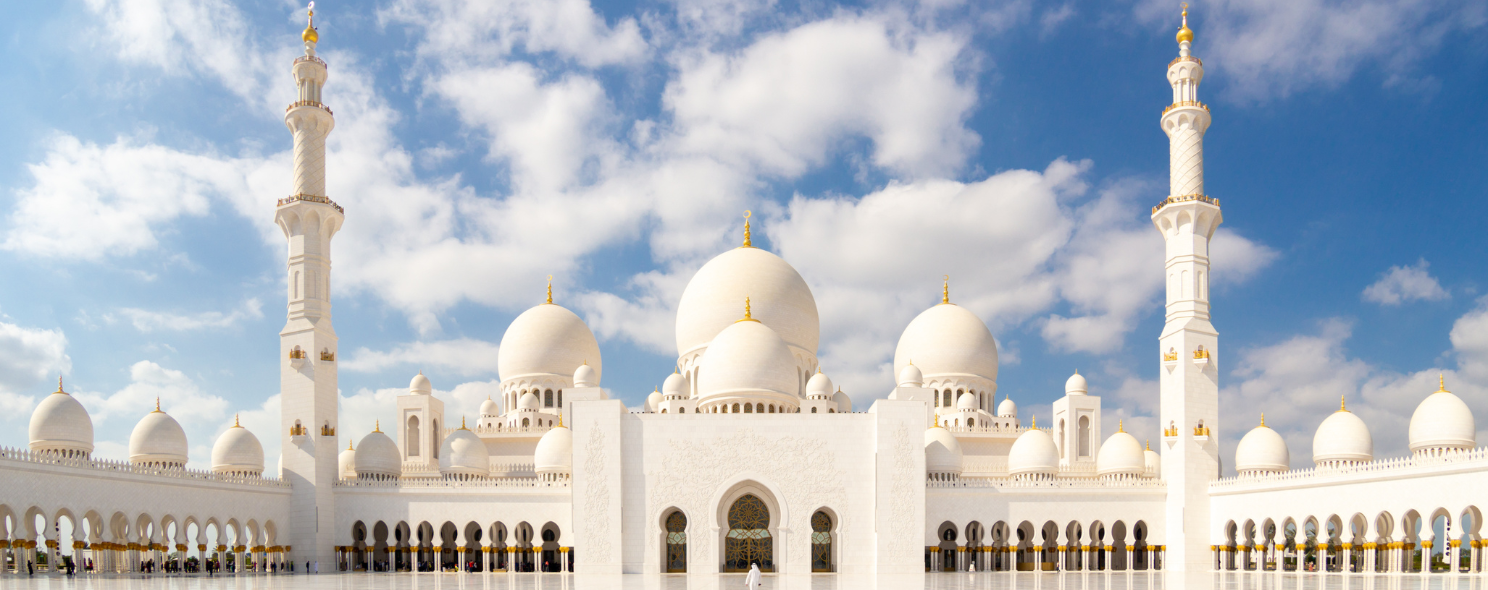 Sheikh Zayed Grand Mosque with white domes and minarets, Abu Dhabi