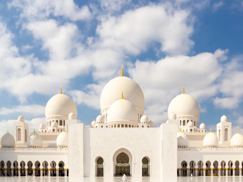 Sheikh Zayed Grand Mosque with white domes and minarets, Abu Dhabi