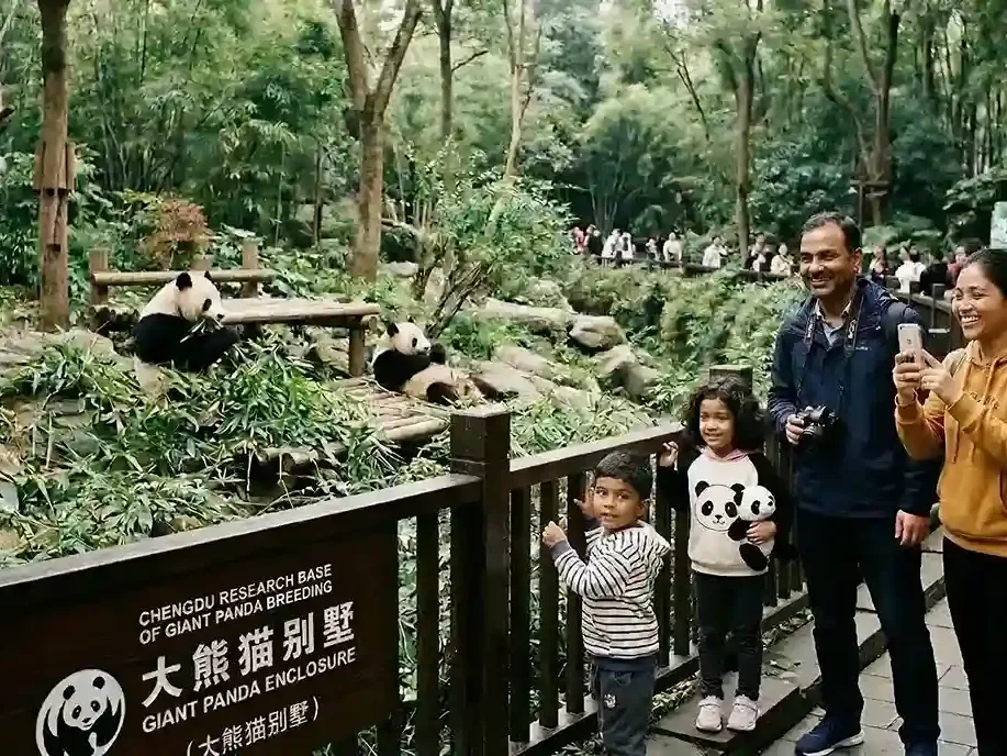 Couple enjoying a personalized individual leisure tour experience in China