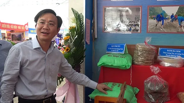 Các đồng chí lãnh đạo huyện Quảng Ninh thăm triển lãm thành tựu kinh tế - xã hội tỉnh Quảng Bình