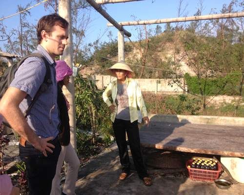 Tình nguyện viên thăm cộng đồng