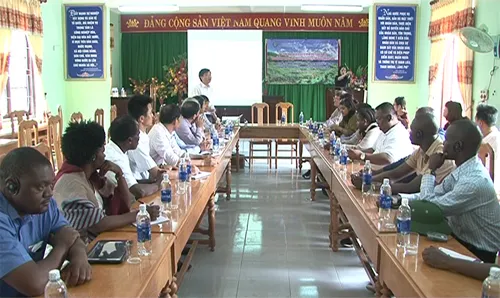 Đoàn cán bộ và đối tác Oxfam quốc tế tham quan, học tập kinh nghiệm về công tác quản lý sử dụng đất rừng tại xã miền núi Trường sơn