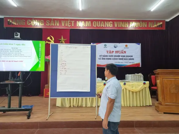 Tập huấn kỹ năng khởi nghiệp kinh doanh và ứng dụng công nghệ bán hàng xã Tiến Hóa — ảnh 4