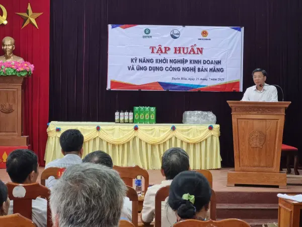 Tập huấn kỹ năng khởi nghiệp kinh doanh và ứng dụng công nghệ bán hàng xã Tiến Hóa — ảnh 1