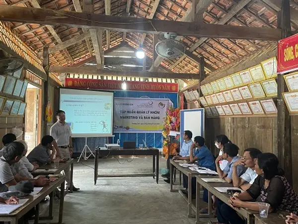 Tập huấn về quản lý nhóm, marketing và bán hàng