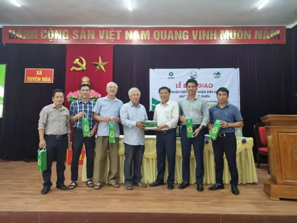 Lễ bàn giao bao bì, nhãn hiệu và bộ nhận diện sản phẩm mật mía Làng Khiên — ảnh 2