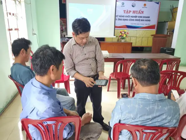 Tập huấn kỹ năng khởi nghiệp kinh doanh và ứng dụng công nghệ bán hàng xã Tiến Hóa — ảnh 7