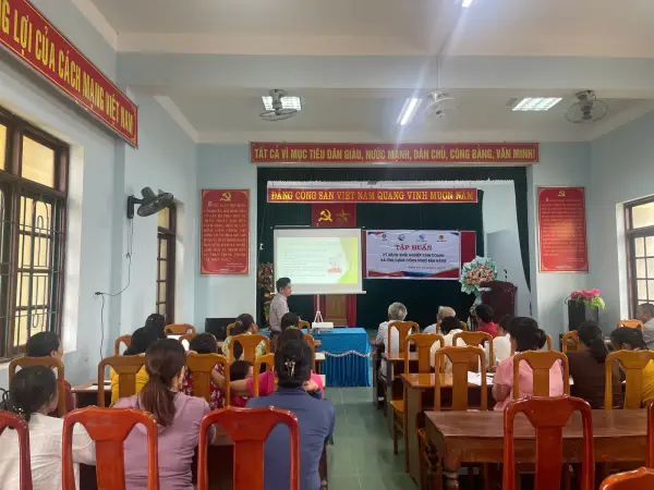Tập huấn kỹ năng khởi nghiệp kinh doanh và ứng dụng công nghệ bán hàng xã Trường Sơn — ảnh 1
