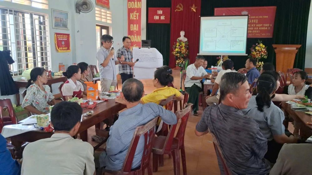 Chuyên gia hướng dẫn cộng đồng xây dựng quy chế hoạt động của tổ đồng quản lý