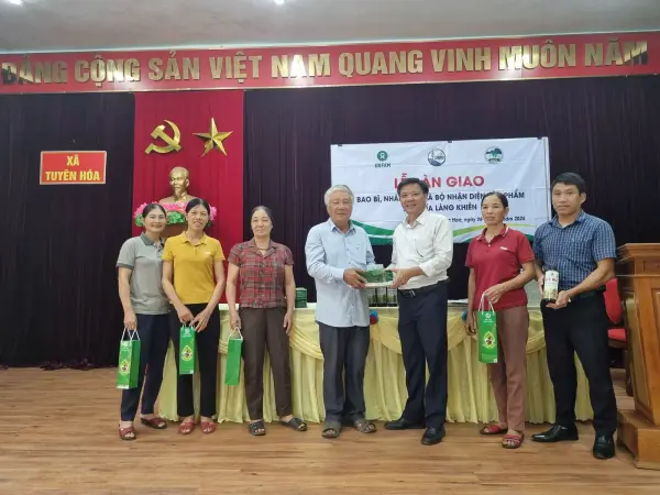 Lễ bàn giao bao bì, nhãn hiệu và bộ nhận diện sản phẩm mật mía Làng Khiên — ảnh 15