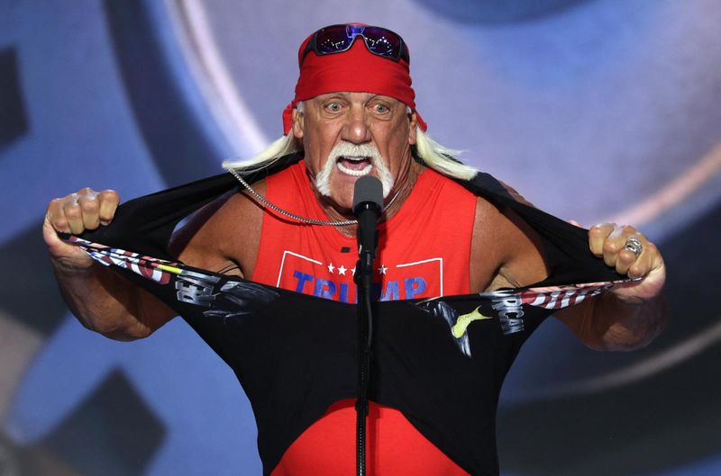 hogan-ripping-shirt