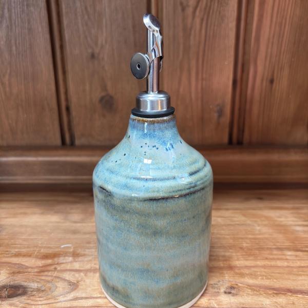 Oil pourer
