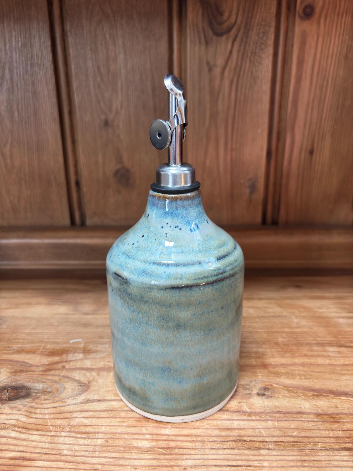 Oil pourer