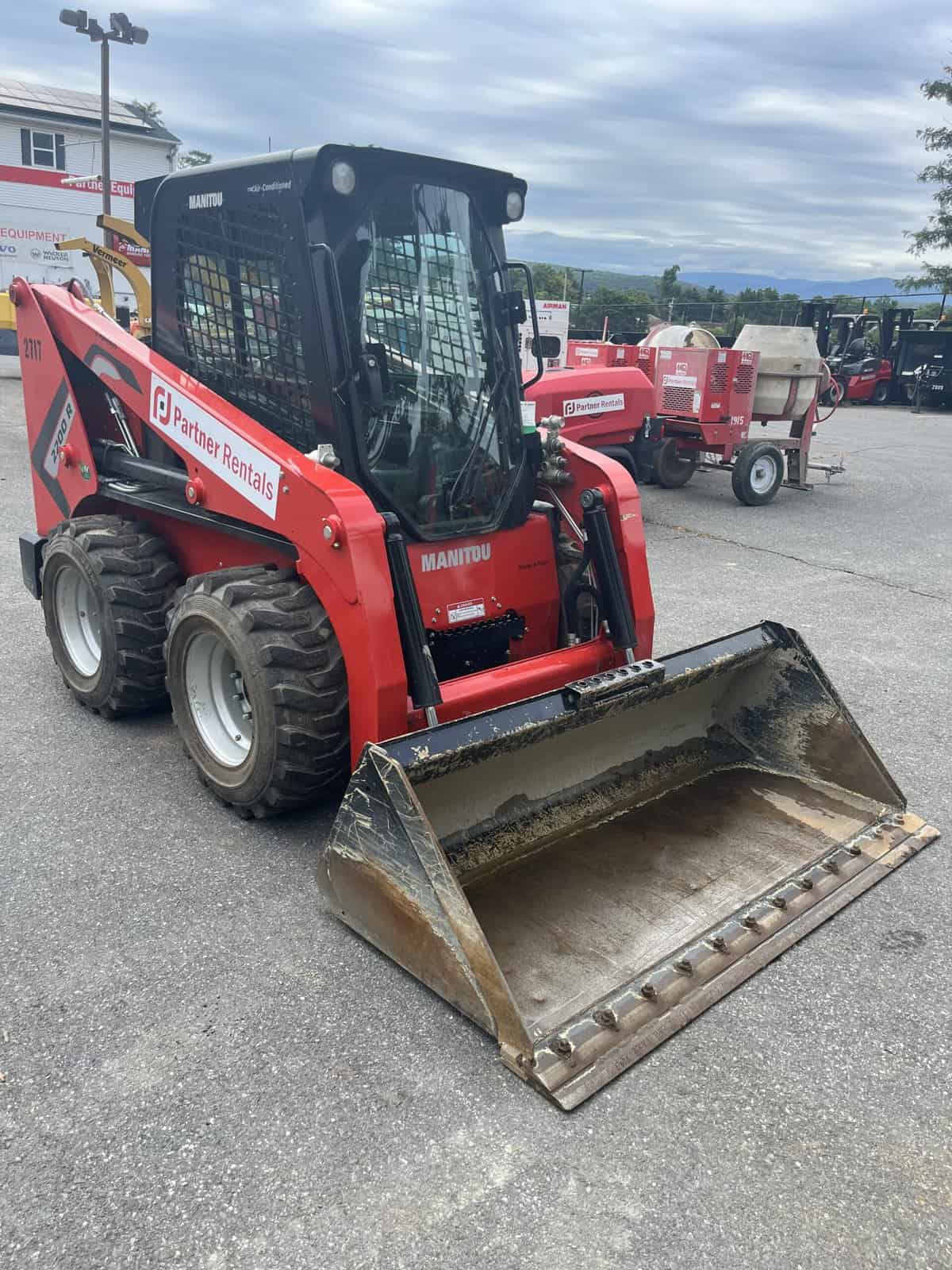 Skid Steer Rentals for Versatile Lifting, Loading, and Earthmoving