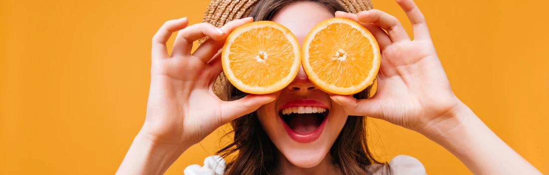 Vitamina C en verano: ¿se puede usar sin riesgos para la piel?