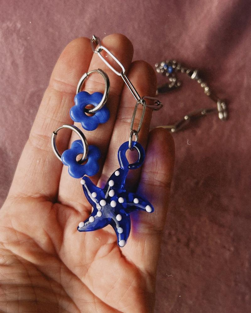 pack de collar con dije de vidrio soplado y pendientes de acero y piedras, super artesanal y únicos