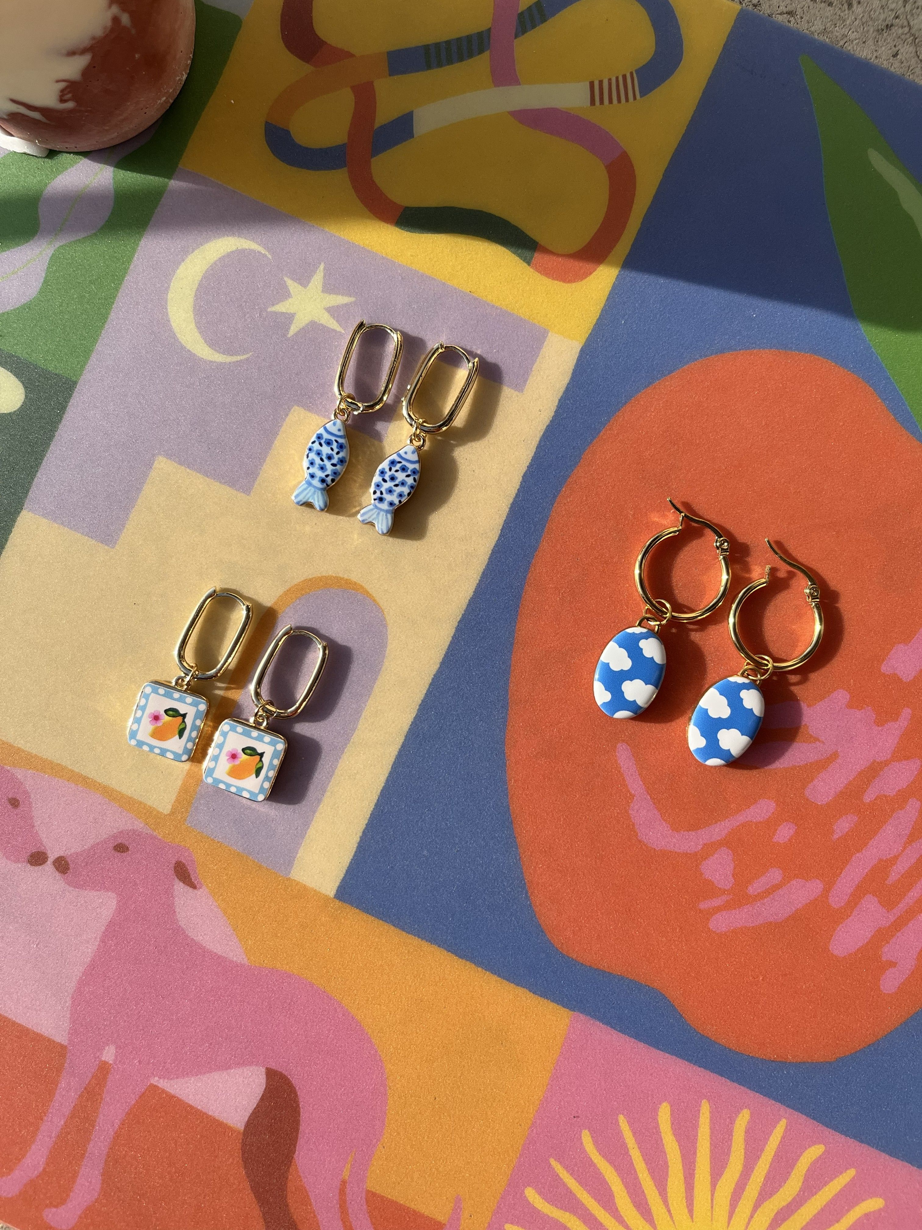 pendientes de acero dorado con dije de nubes de acero inoxidable