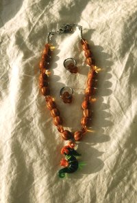pack de collar con dije de vidrio soplado y pendientes de acero y piedras, super artesanal y únicos