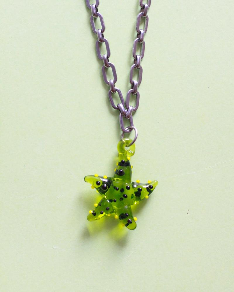 collar con cadena de acero inoxidable y dije de vidrio