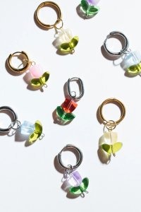 Pendientes de acero quirúrgico con flor, disponibles en varios colores