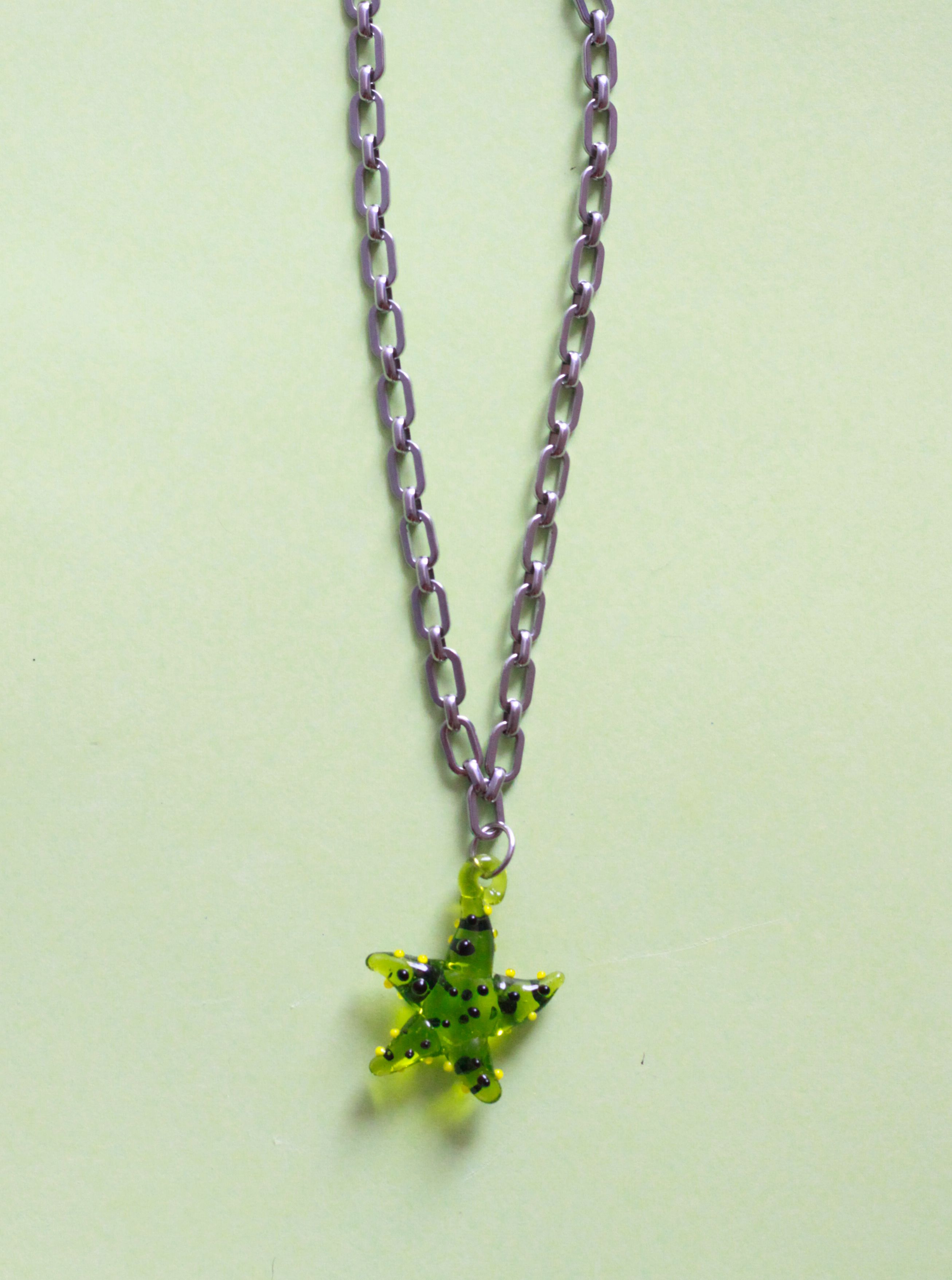 collar con cadena de acero inoxidable y dije de vidrio